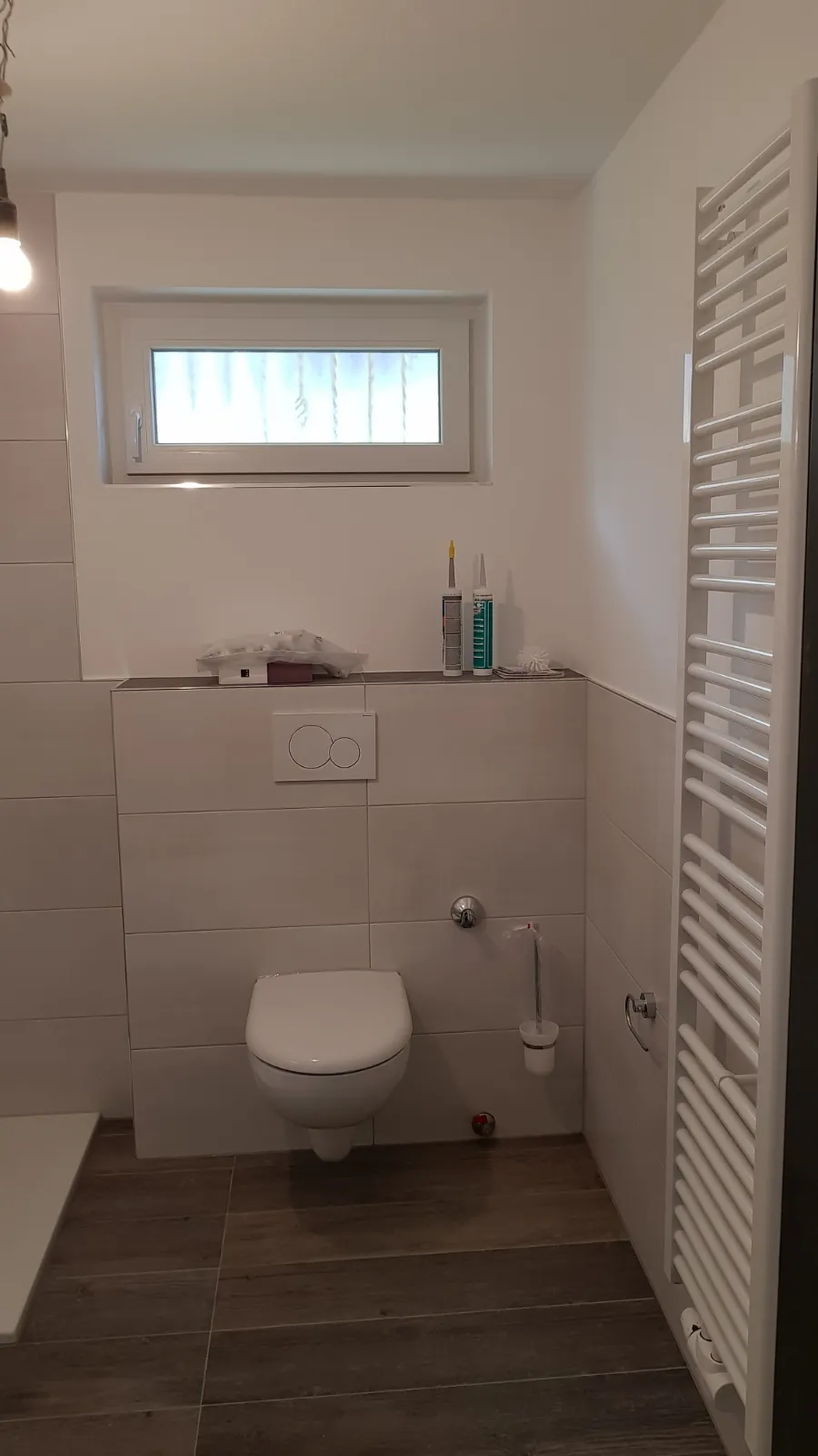 Saniertes Bad mit neuem Fenster
